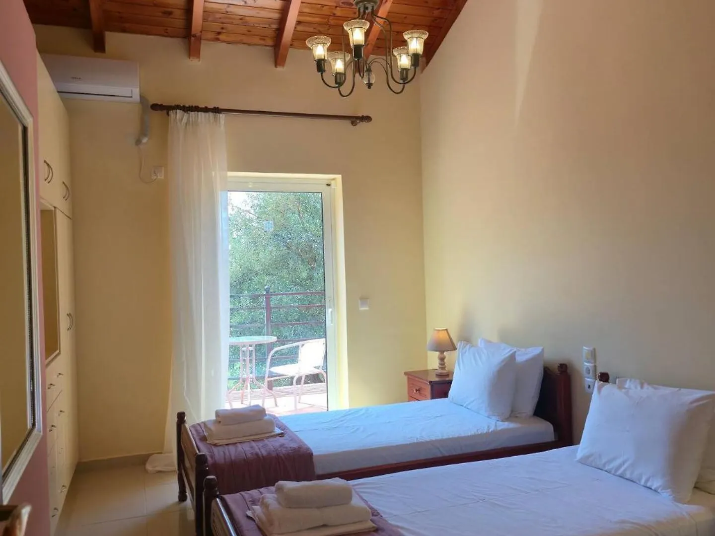 קאטליוס Villa Aliona