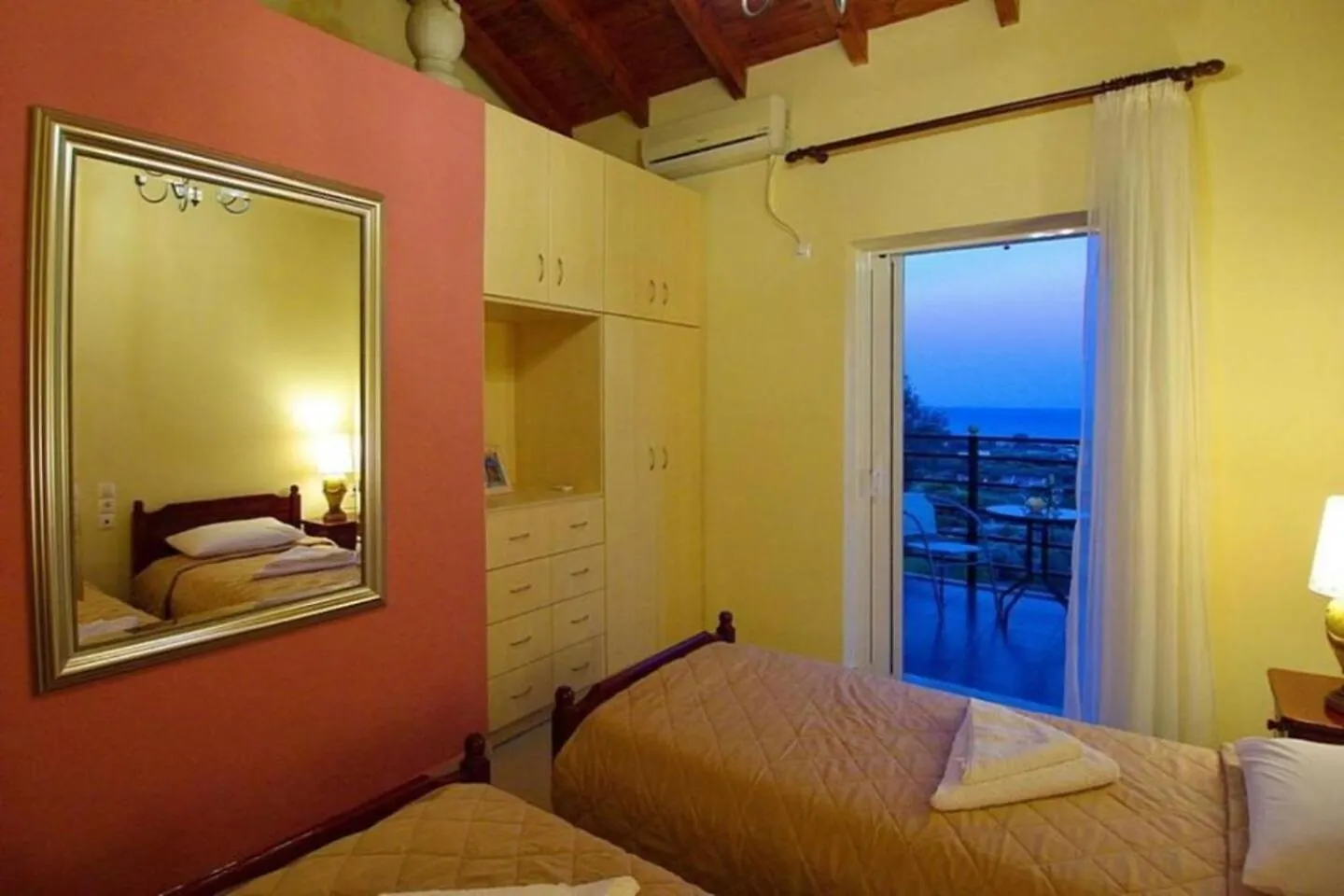 קאטליוס Villa Aliona