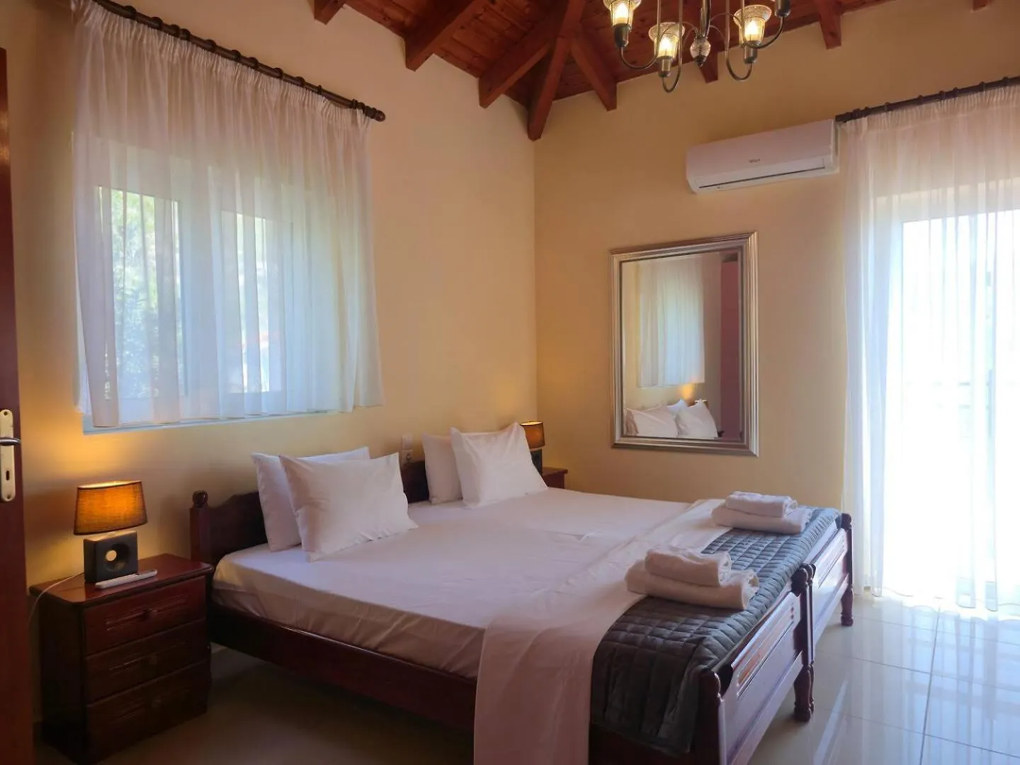 קאטליוס Villa Aliona
